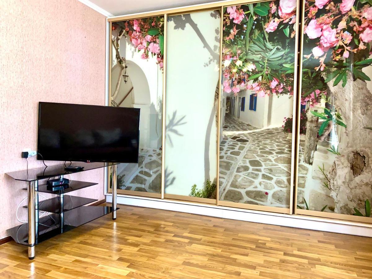 Apartpoltava: Spacious Central Apartment with Business Amenities Exterior photo